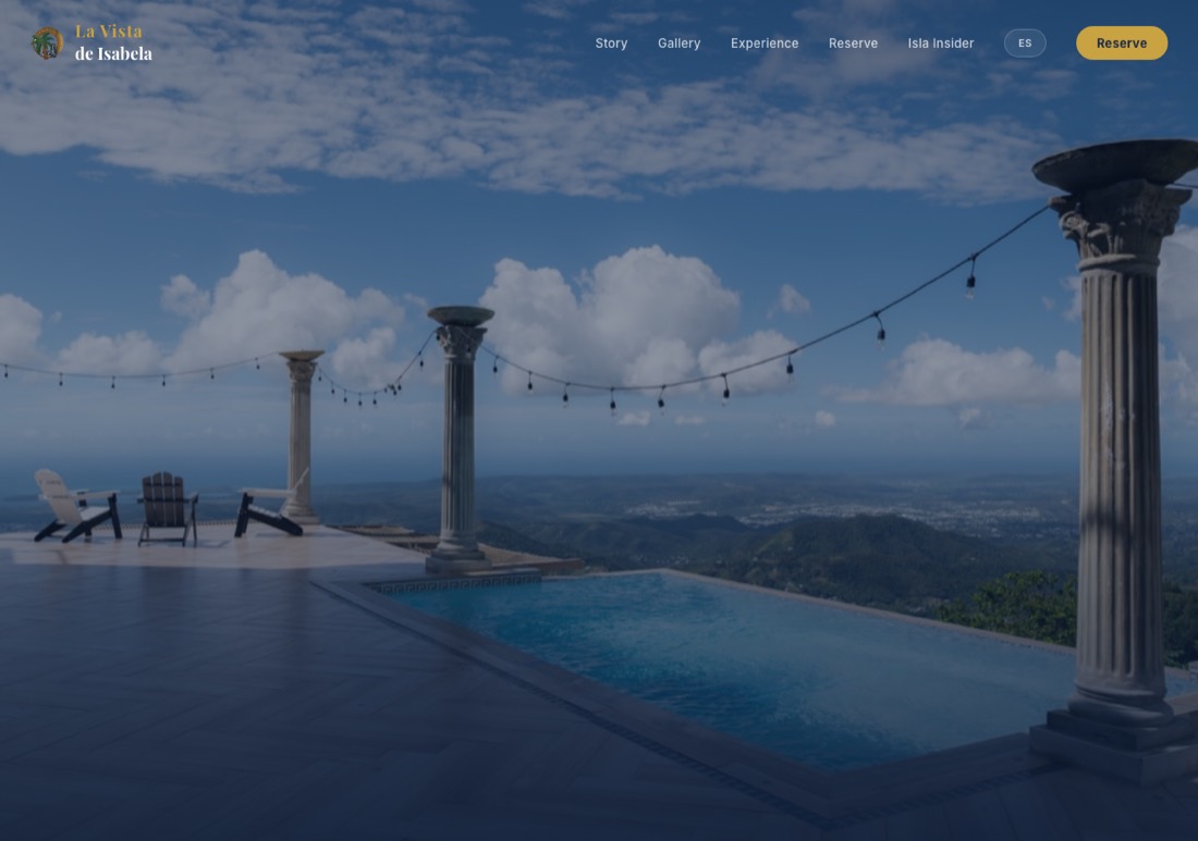 The La Vista de Isabela site: an infinity pool over the Puerto Rican mountains, with Story, Gallery, Experience, Reserve and Isla Insider navigation.